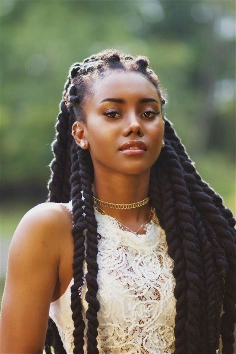 Morena con Trenzas - 13